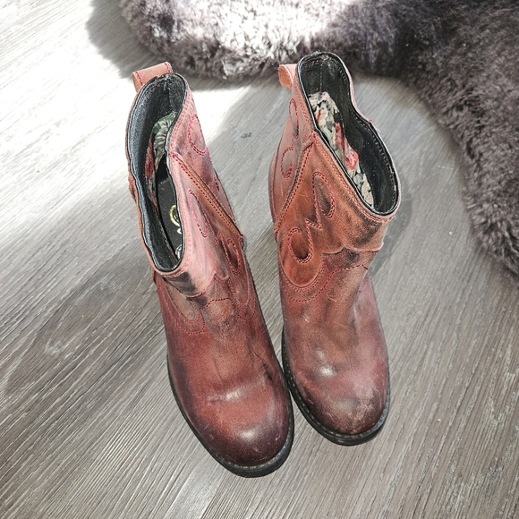 Seychelles women's leather distressed ankle  maroon boots - Picture 7 of 7